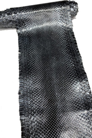 パイソン革　ブラック×シルバー　30