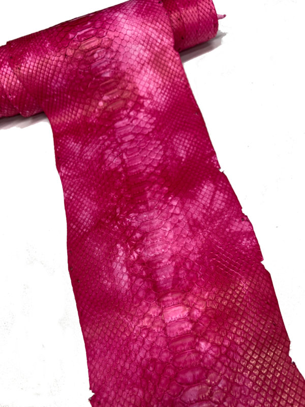 マットタイダイレッド